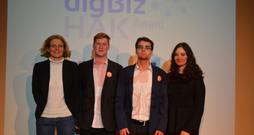20180102_DigBiz999.JPG